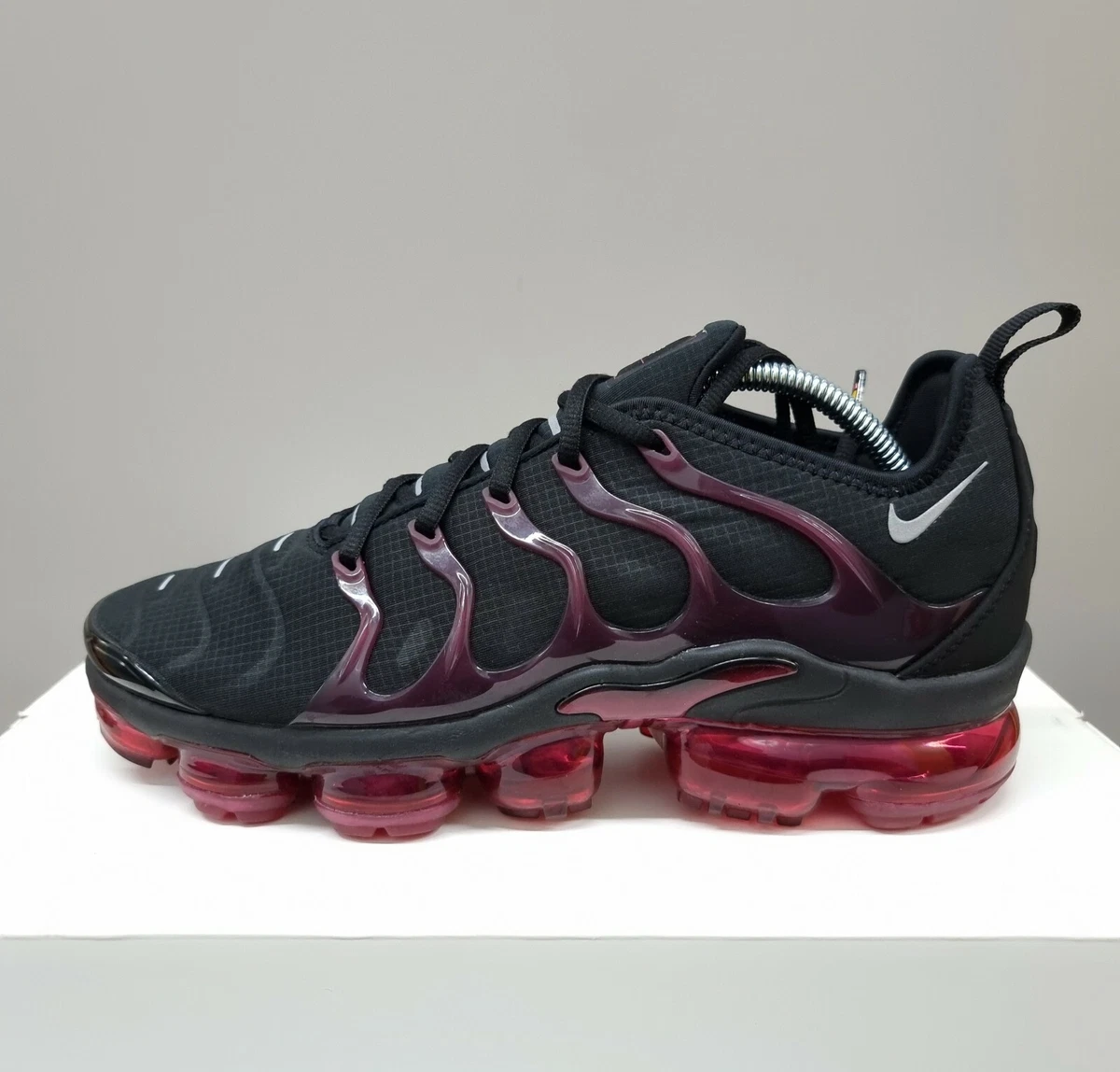 Vapormax tn black and red sale