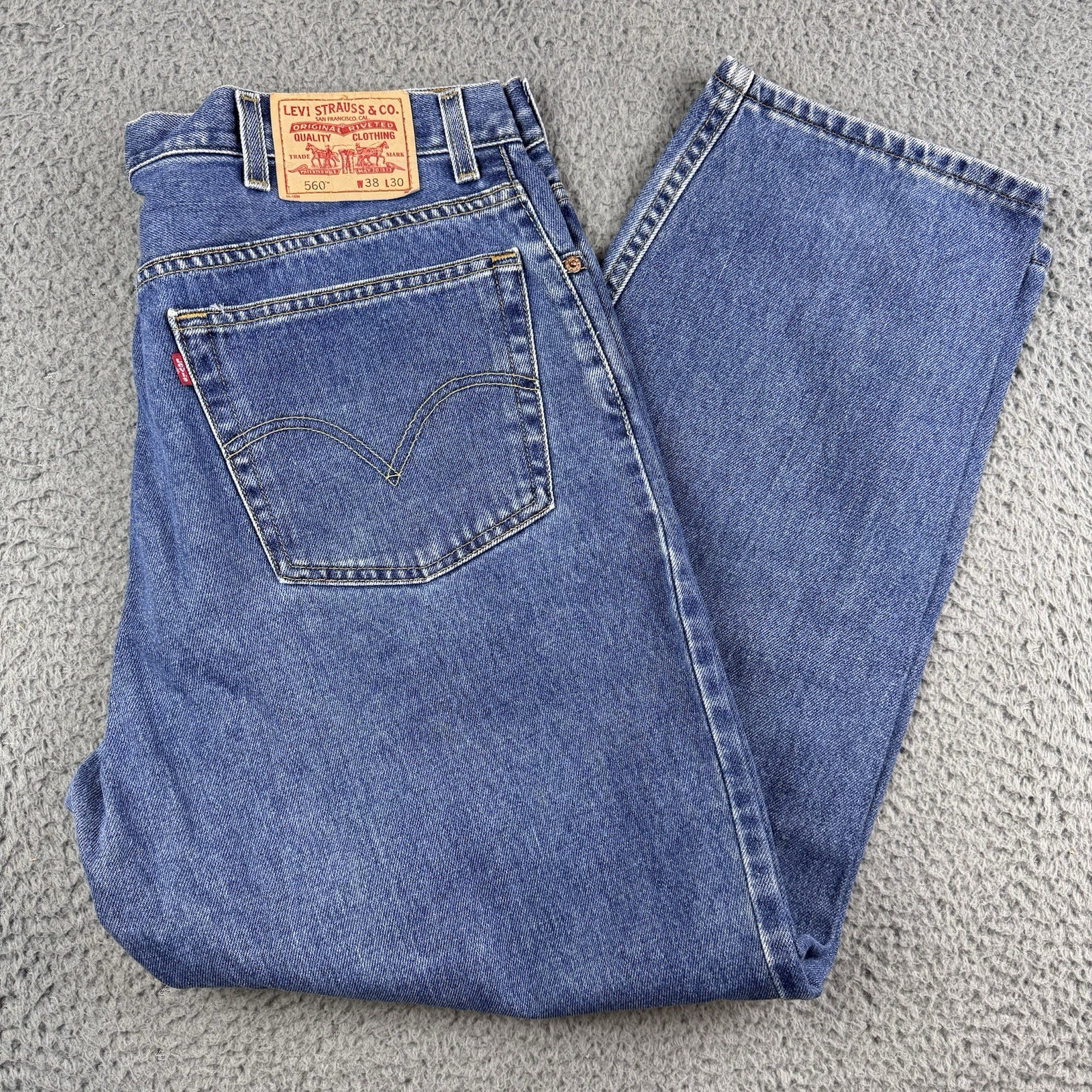 Levi's 560 Jeans Mens 38x30 Denim Medium Wash Blue Actual 37x28.5 Comfort Fit