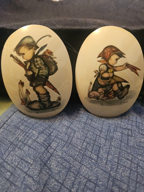 Hummel Porcelain Collector Eggs Set of 2 Beige Multicolor Children People