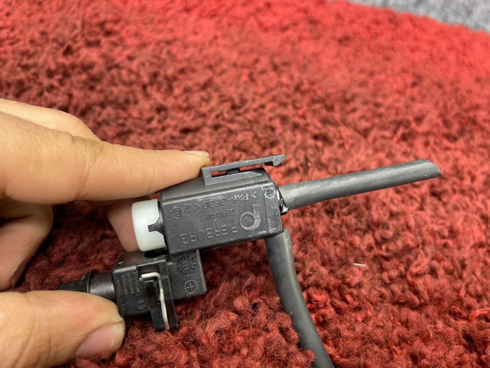 Соленоид электрического клапана вакуумного управления заслонкой выхлопной системы BMW E63 E60 E90 от оригинального производителя 40K - Изображение 4 из 4