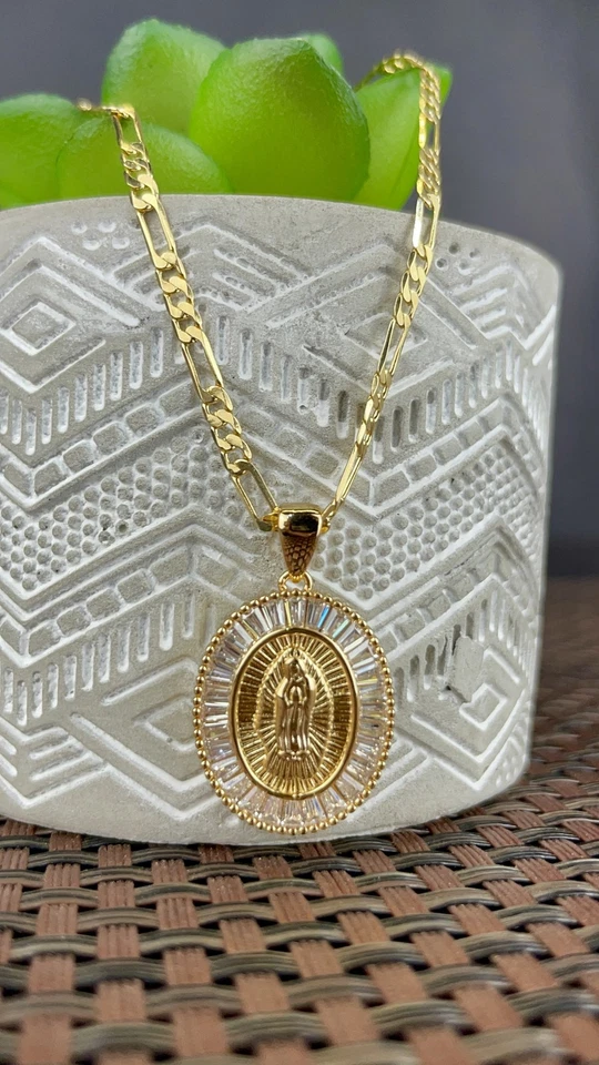 Minimalista Elegante Collar Virgen de Guadalupe con Cadena Figaro 20" para Mujer Foto 3 de 4