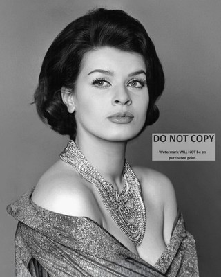ACTRESS SENTA BERGER - 8X10 PUBLICITY PHOTO (DD-721)