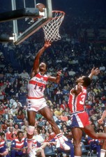 Tom Henderson Washington Bullets goes in for a layup v the Detroit- Old Photo 1