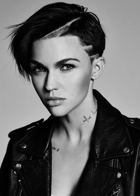 RUBY ROSE POSTER - VIELE DESIGNS - GERAHMTE OPTIONEN
