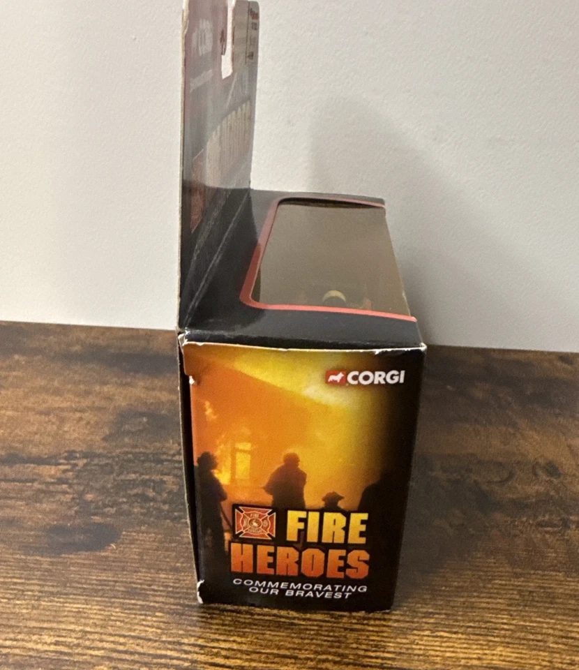 Corgi Fire Heroes 90009 – 1966 GMC Die Cast Fire Pumper (Chicago Fire Dept) NIB - Image 3 of 4