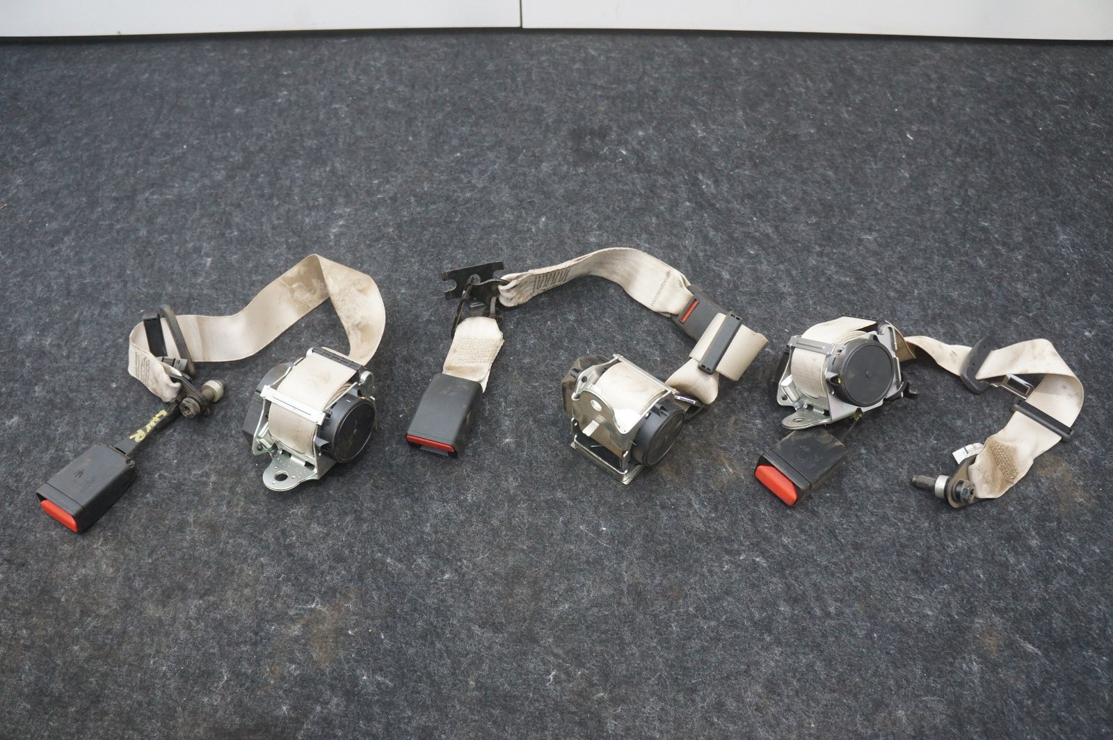 Set Rear Left Right & Center Seat Retractor 670017439 OEM Maserati Ghibli 14-17