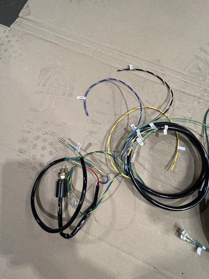 Telar de cableado Cb750f2 nuevo personalizado Cafe Racer etiquetado café racer Honda Foto 3 de 4