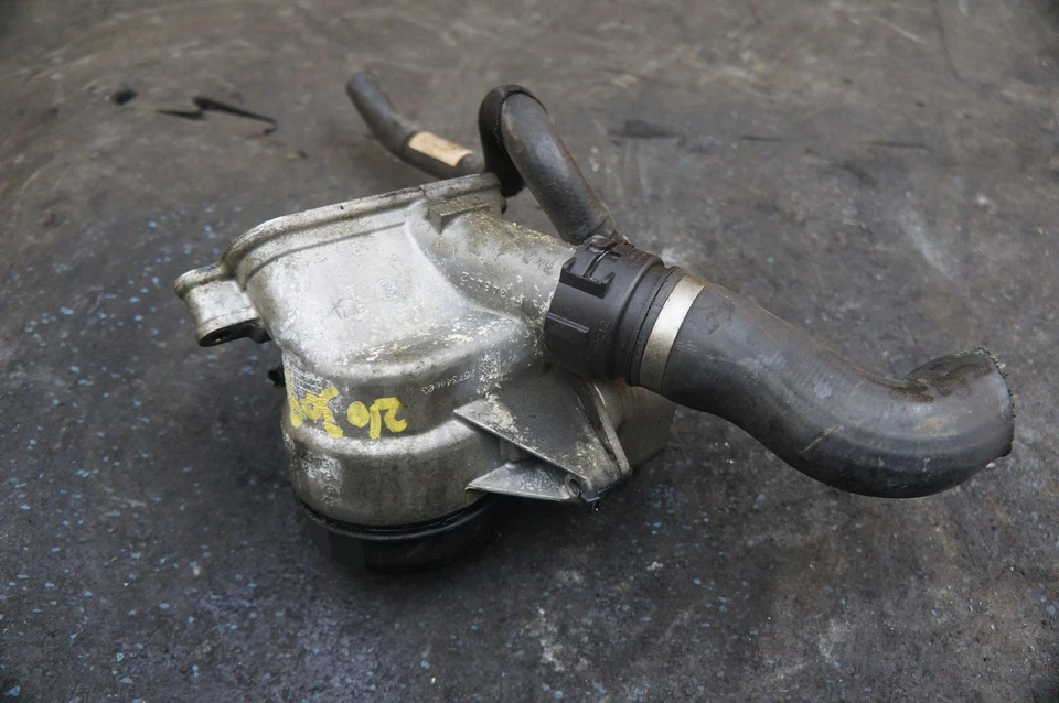 Carcasa filtro enfriador de aceite 3,0 l I6 N55 BMW 1 3 4 5 6 7 X1 X3 X4 X5 X6 Z4 2006-19 Foto 2 de 4