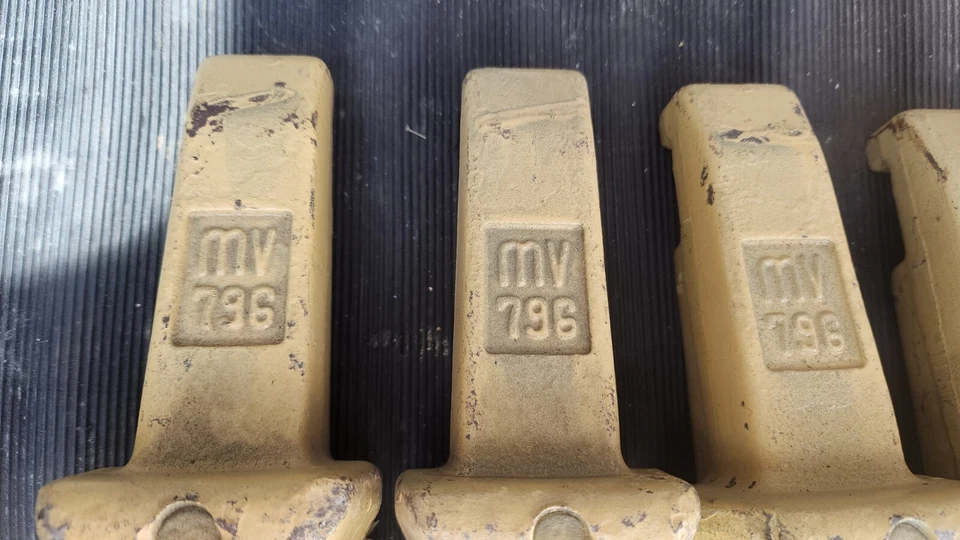 Diente de dientes de cubo Liebherr 31106 6397 606-15-06 65057 MV 796 7403195 Foto 3 de 4