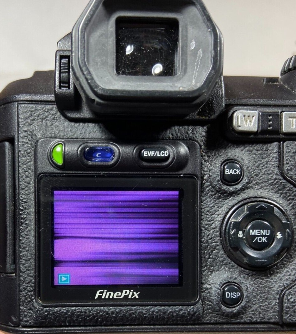 Fuji FinePix S5000 - Not Working, For Parts Only- 16MB xD Fuji FinePix S5000 - Not Working, For Parts Only- 16MB xD