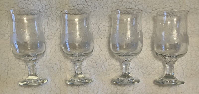 Vintage Arby's 1980's Christmas Collection Stemmed Goblet Set of 4;  10 oz.
