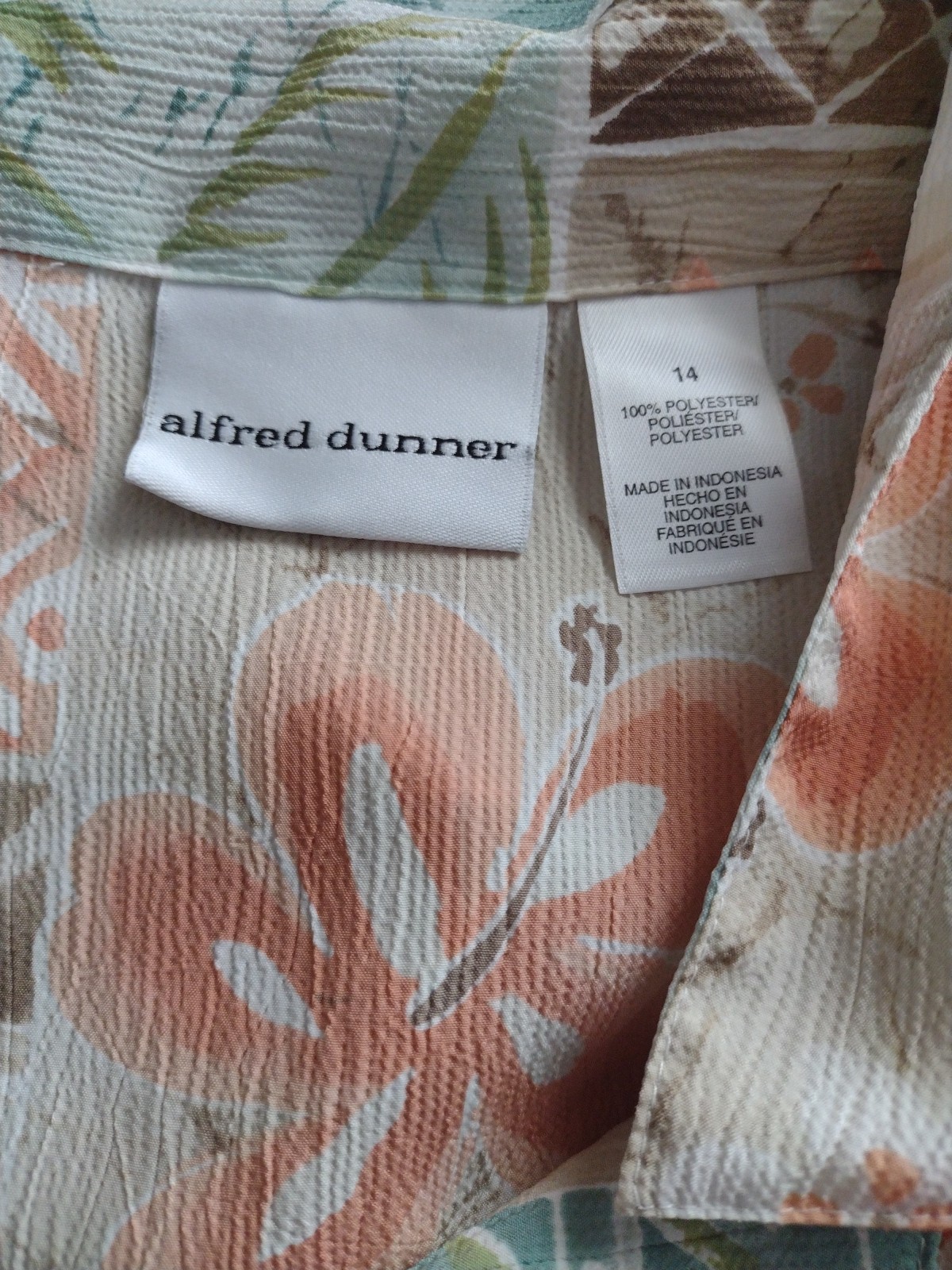 Alfred Dunner Blouse Tropical Patchwork Print But… - image 3