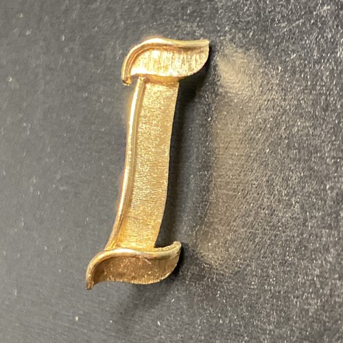 VTG CROWN Trifari Brushed Gold Tone Letter I Brooch Trifari Alphabet Series 1950