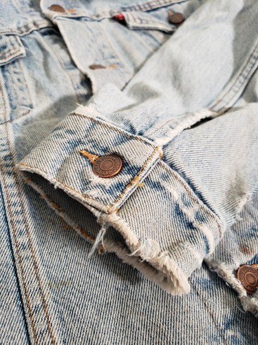 Vintage Levi's Denim Trucker Jacket Destroyed Ripped Distressed Grunge Men's L - Picture 11 of 18