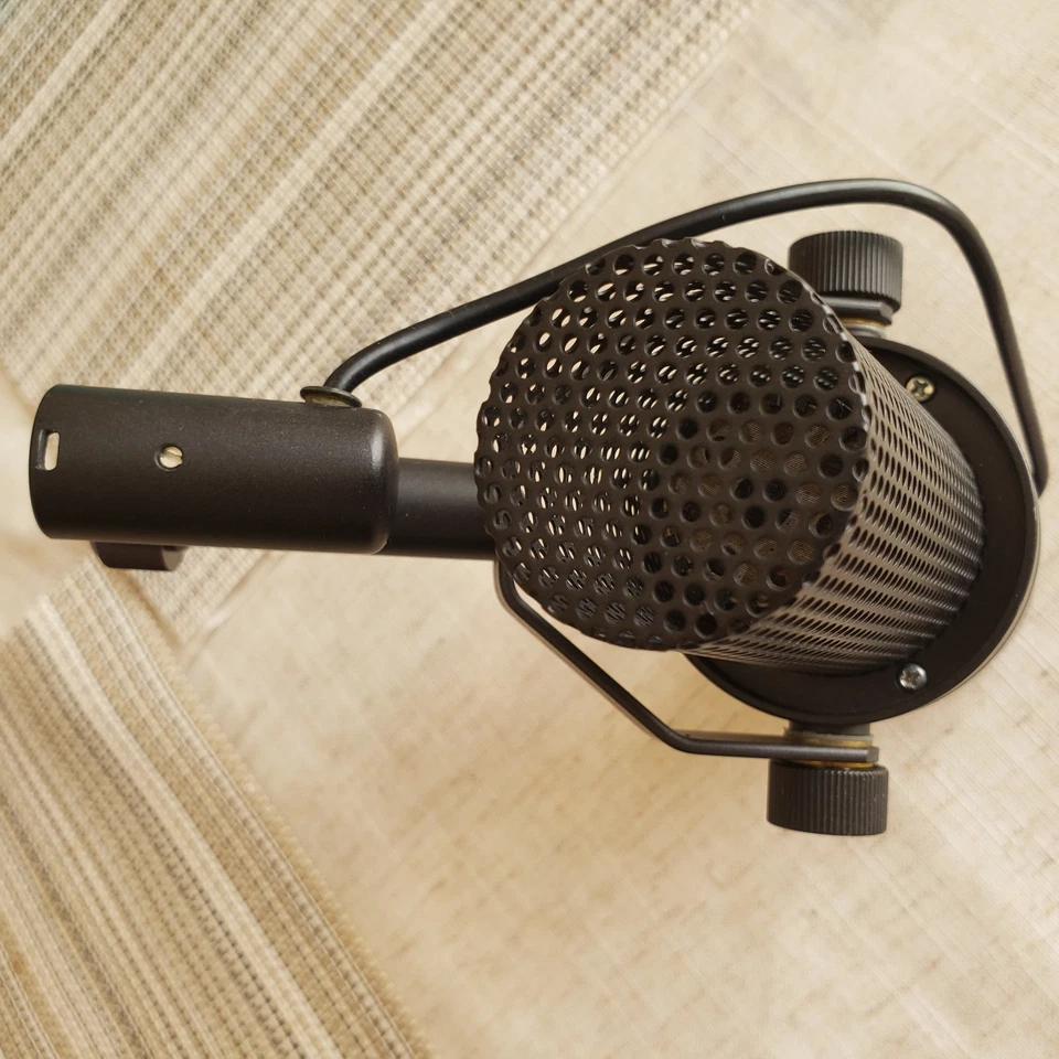 Shure SM7dB Dynamic Cardioid Vocal Microphone - Image 2 of 4