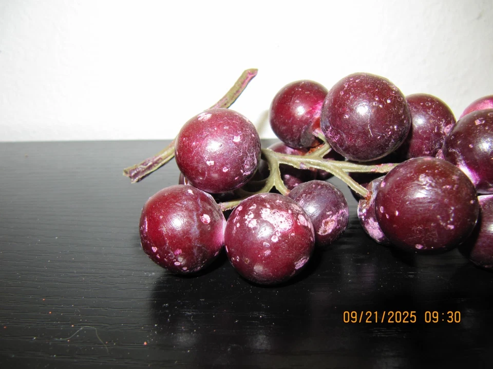 Uvas púrpuras antiguas italianas antiguas de piedra de alabastro de colección Foto 2 de 2