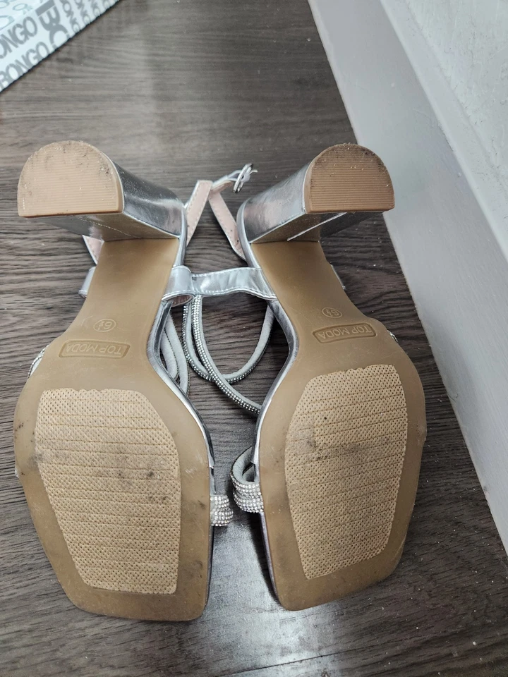 Zapatos de fiesta plateados para mujer talla 6,5 EE. UU. boda graduación Foto 3 de 4