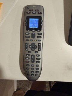 Mando a distancia universal Logitech Harmony 650 plateado probado