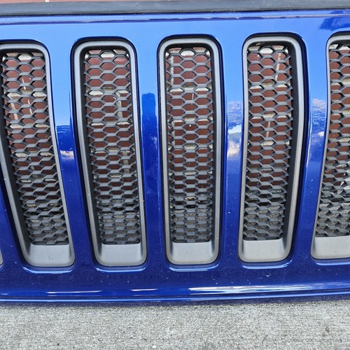 2018-2023 JEEP WRANGLER JL SAHARA GRILLE OEM FRONT BUMPER GRILL BLUE 68295587AC - Picture 4 of 22