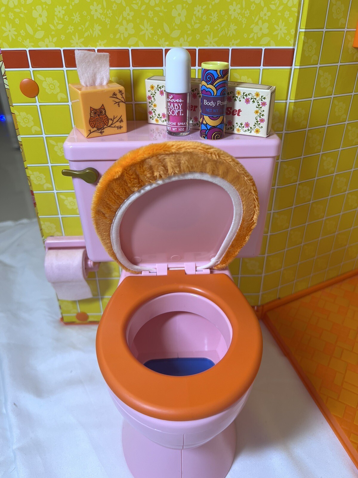 American Girl Julie's Groovy Bathroom Set +Accessories Toilet Sink