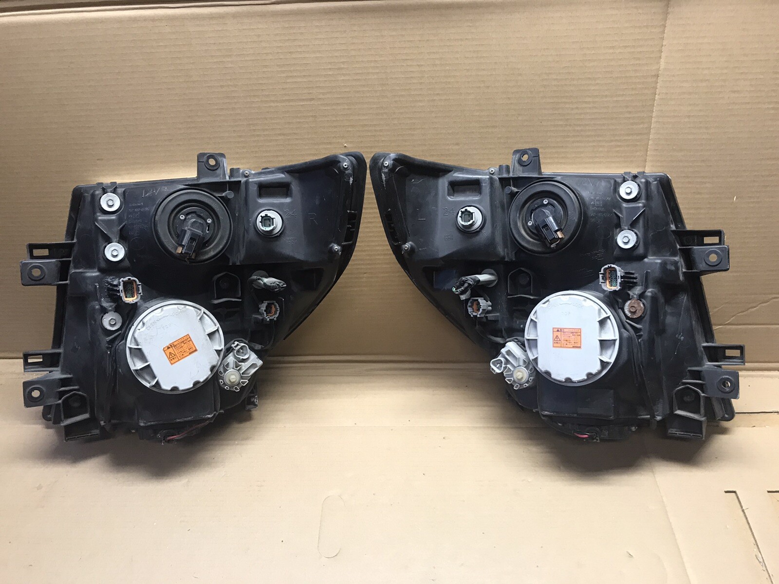 JDM Nissan Elgrand Caravan E51 HID Xenon Ballast Headlights Lights