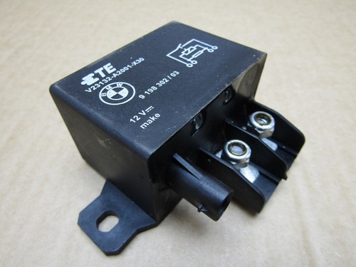 BMW F700GS 2015 12.943 km Anlasser Motor Relais Magnetventil (6692)