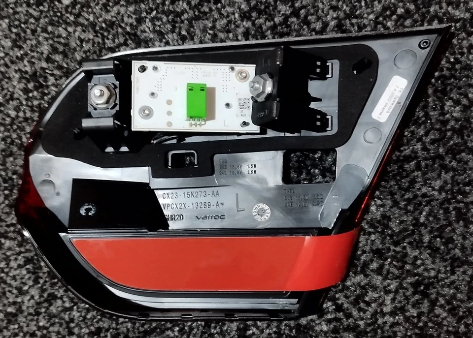 JAGUAR XF 2009-2015 REAR FOG LAMP LH SIDE WITH REFECTOR C2Z12877, 4 DOOR SALOON - Image 3 of 3