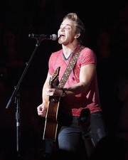 Hunter Hayes performs at UNO Lakefront Arena on December 4 2014 in- Old Photo 7
