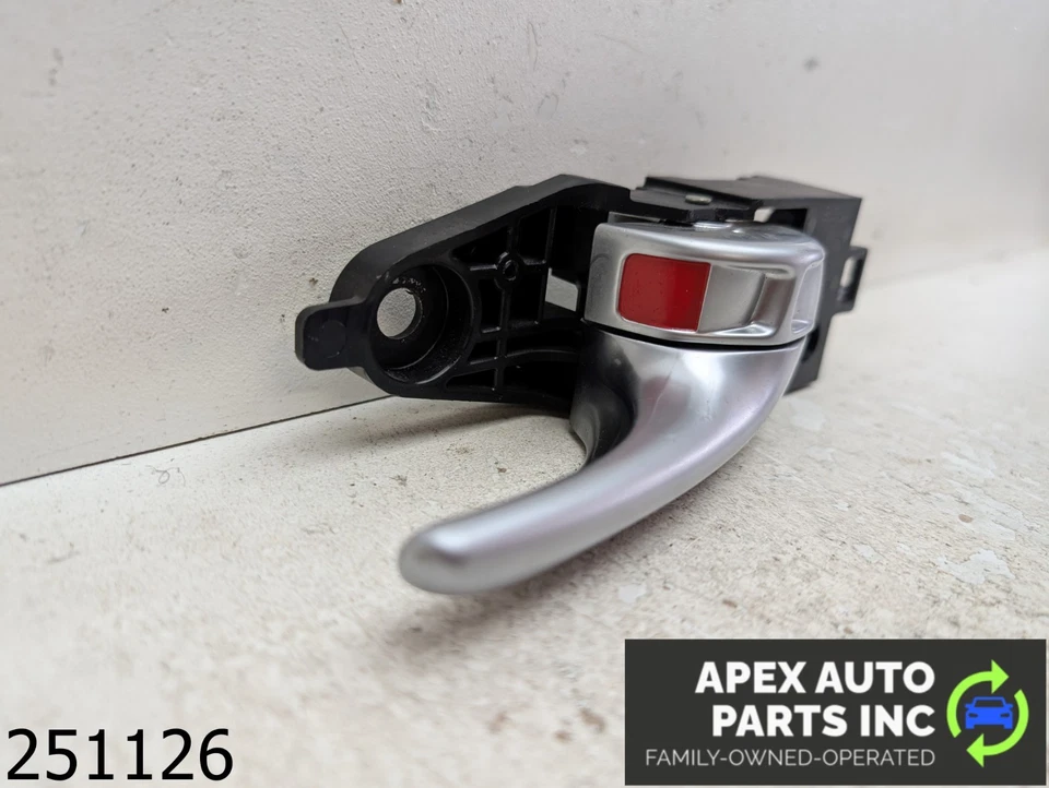 OEM 2013 Dodge Dart 1.4L FRONT RIGHT PASSENGER DOOR INTERIOR HANDLE Foto 2 de 4