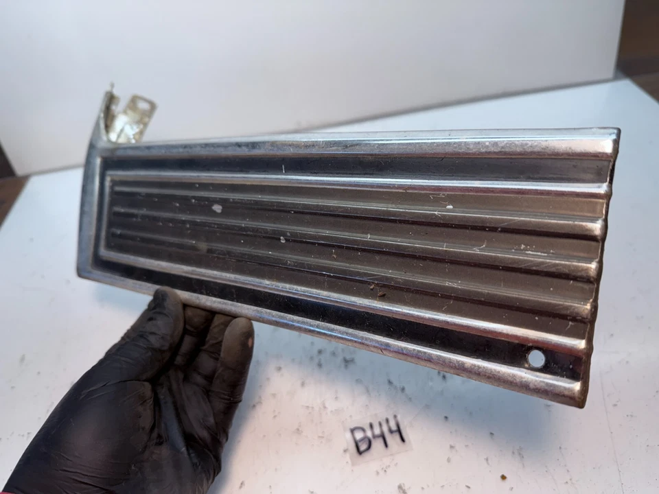 72 GTS Gran Torino Sport 1972 CJ guardabarros moldura B44-4 Foto 3 de 4