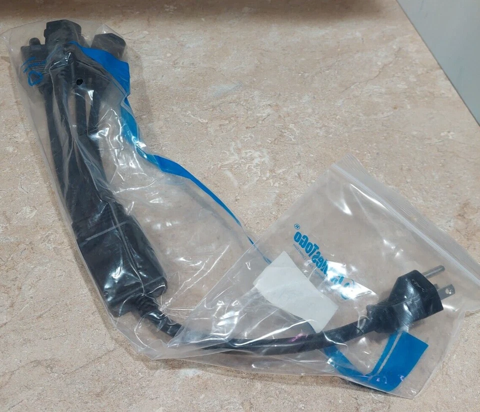 C2G 29803 18" 16 AWG 1-to-4 Power Cord Splitter 757120298038 1 Male to 4 Female - Image 3 of 3