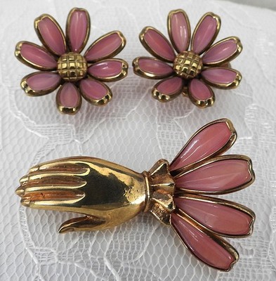 Early 1950s Crown TRIFARI Pink Poured Glass Flower Hand Brooch & Earrings Set