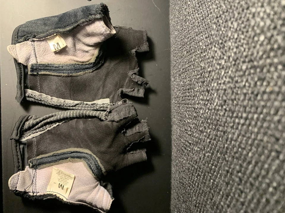 Guantes de ciclismo Cannondale Gel 1/2 dedo para hombre pequeños 1G401 negros y grises Foto 2 de 3