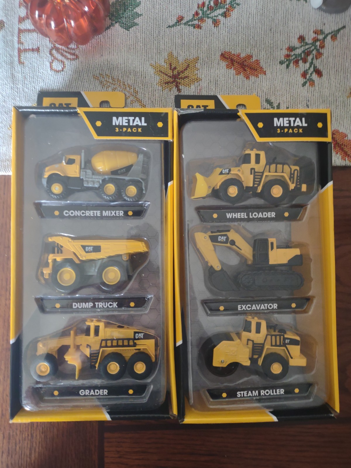 New Caterpillar Construction Lot Dozer Roller Dump Truck Concrete Excavator Cat 