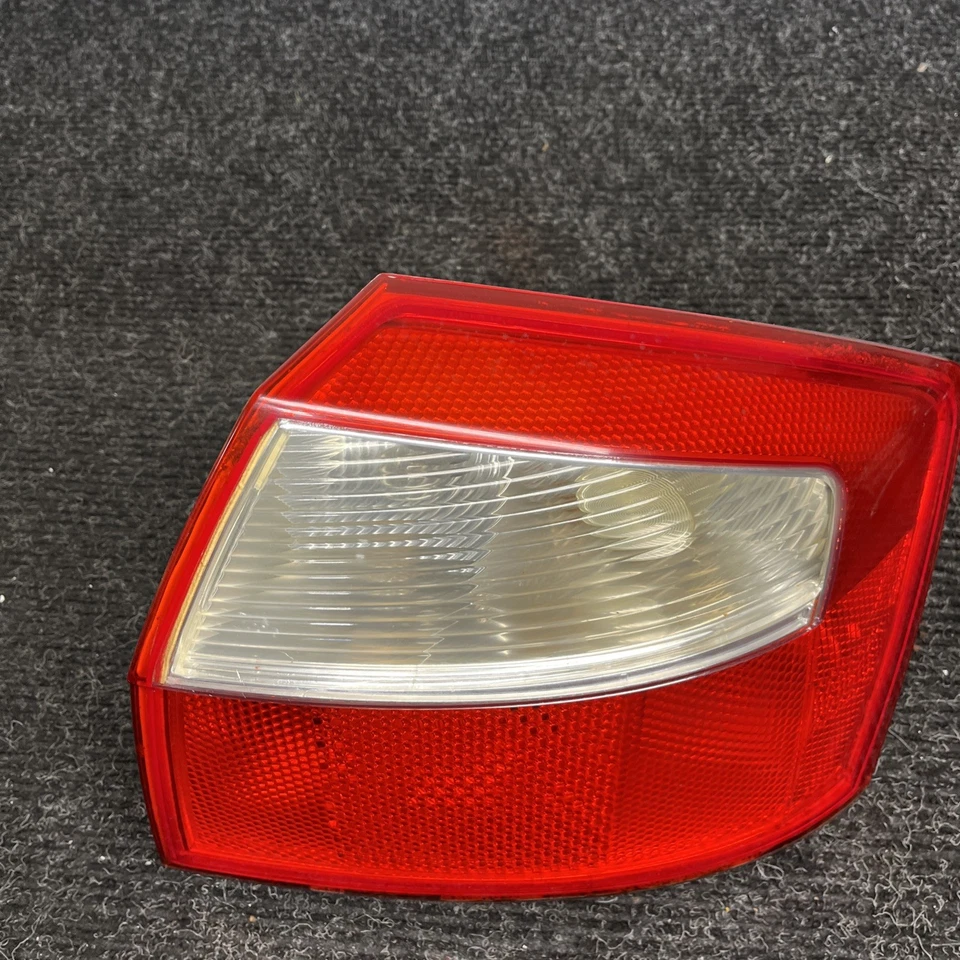 ☑️ Luz trasera derecha lado pasajero Audi A4 S4 2002-2005 sedán 4 puertas OEM Foto 2 de 4