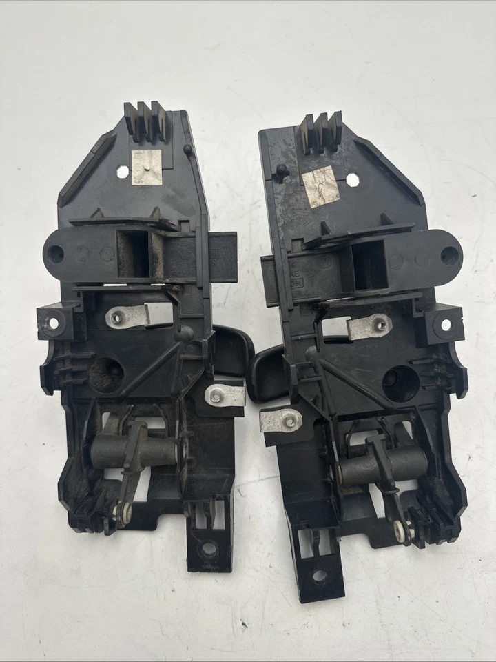 GMC C6500 2006 par de manijas de cerradura de puerta interior 15248218 y 15248219 Foto 2 de 4