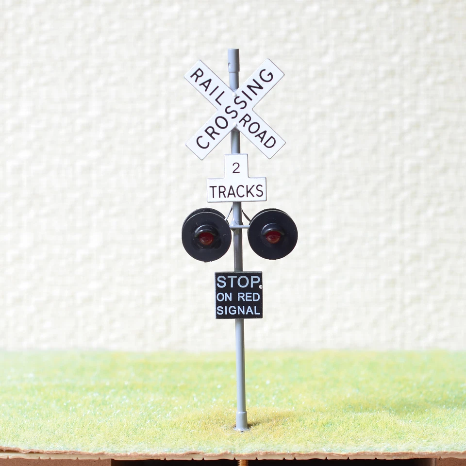 2 x O scale railroad crossing signals 4 heads + 1 circuit board flasher #2GR4 - Image 4 of 4