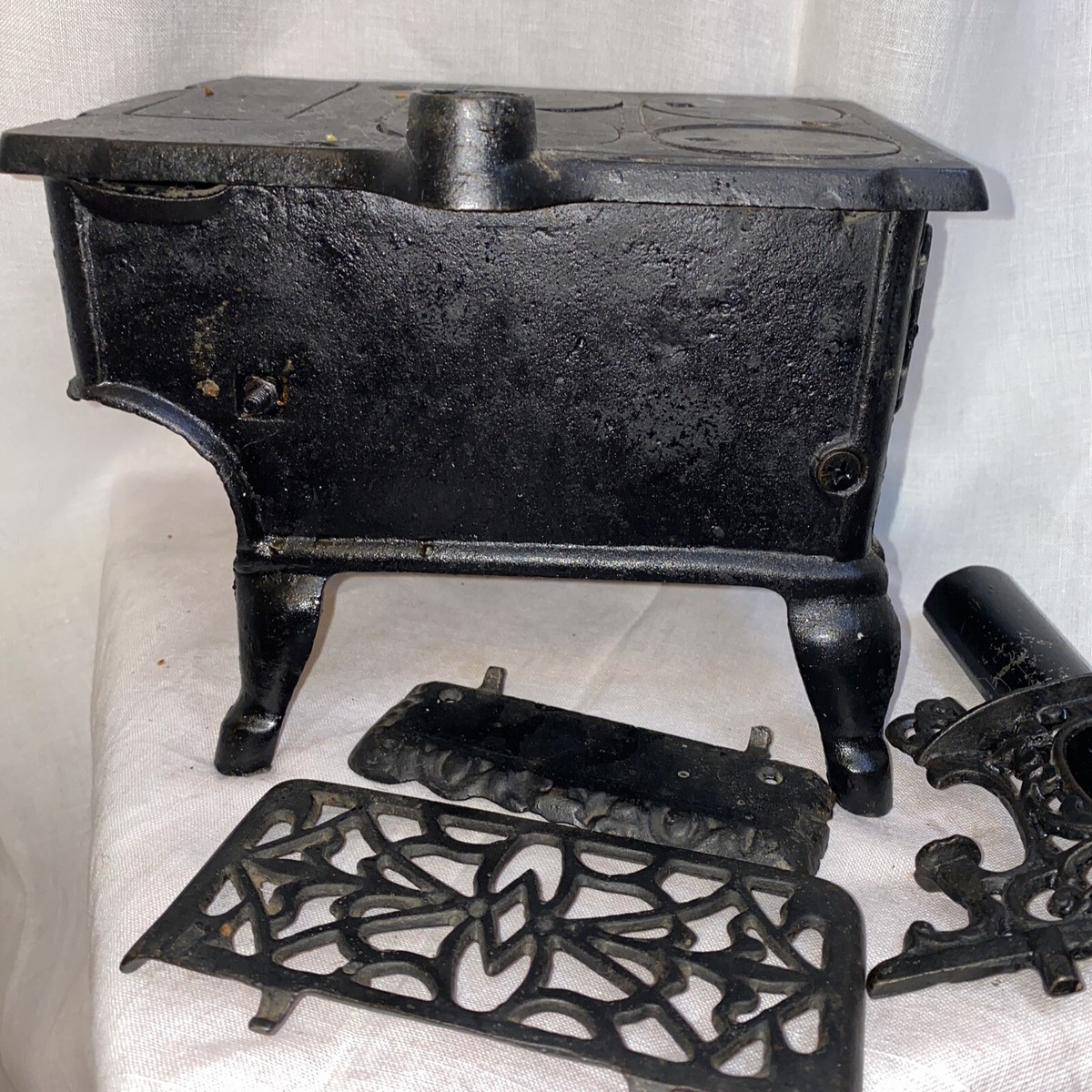 Antique CRESCENT STAR Toy Salesman's Sample Cast Iron Stove and