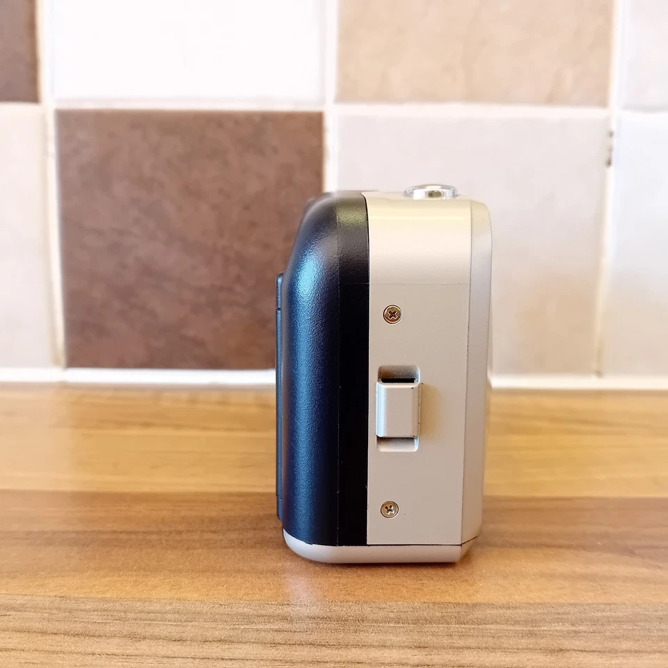 Samsung Fino 20S Film Camera, Big Viewfinder Lens 30mm Built in Flash Gold - Image 3 of 4