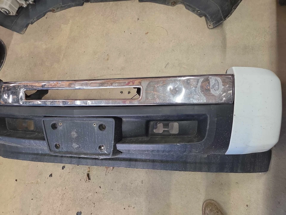 09 CHEVY SILVERADO 1500 Front Bumper (No Shipping) - Image 2 of 4