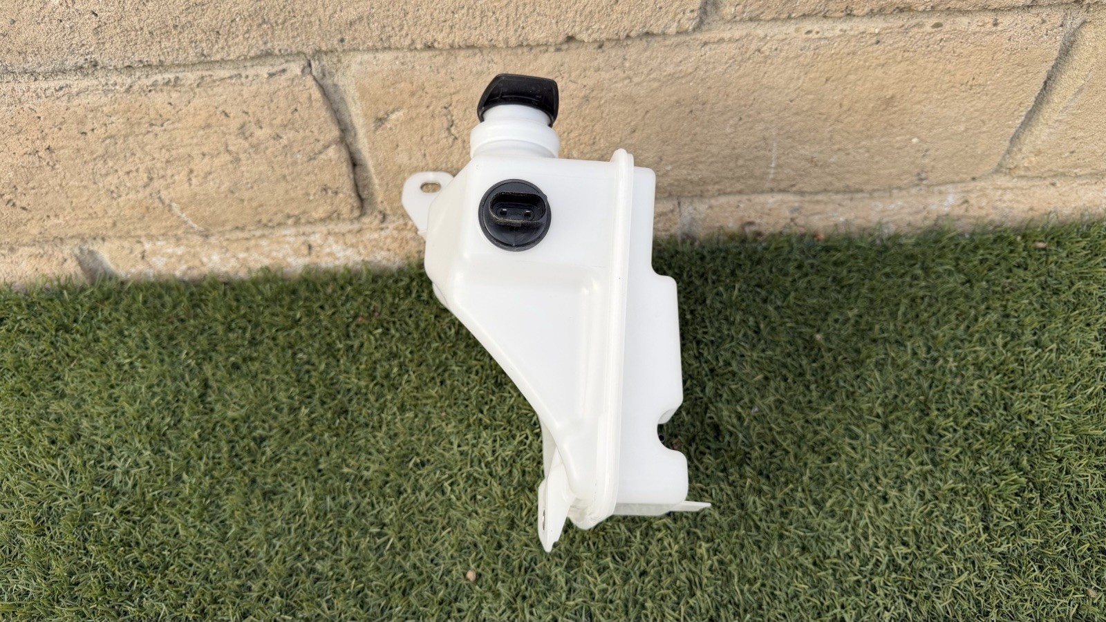 LAMBORGHINI HURACAN WINDSHIELD FLUID RESERVOIR TANK BOTTLE 4T1.955.449.C