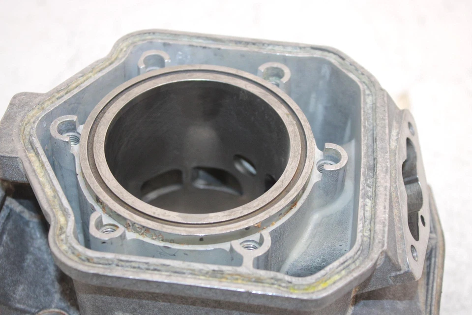 02 Ski-doo Grand Touring 500 OEM cilindro de 69,5 mm 420613605 SS24 Foto 2 de 4