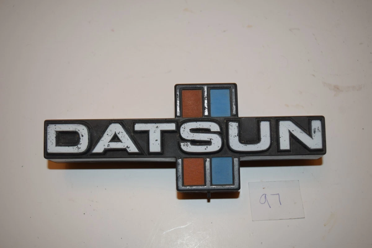 1979-1983 OEM NISSAN DATSUN 720 PICK UP FRONT GRILL GRILLE EMBLEM