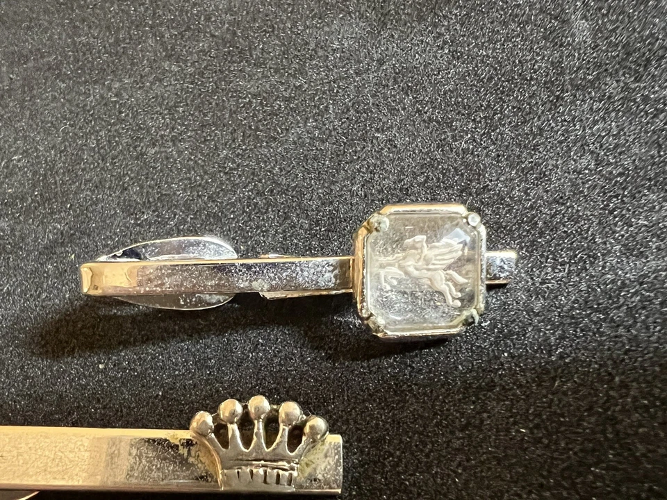 DE COLECCIÓN AÑOS 50 60 MÓVIL ESTACIÓN DE SERVICIO DE ACEITE ASISTENTE CORBATA CLIP PEGASUS LUCITE Foto 3 de 4