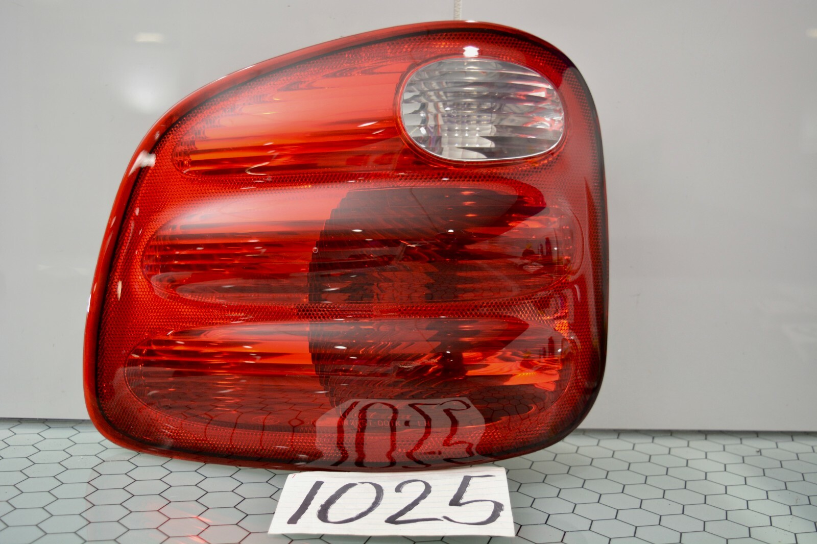 00 01 02 03 Ford F-150 DRIVER Side Tail Light Used Rear Lamp #1025-T 