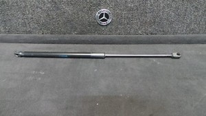 H28-084 * Mercedes Benz W176  A1769800164 Heckklappe Dämpfer Original