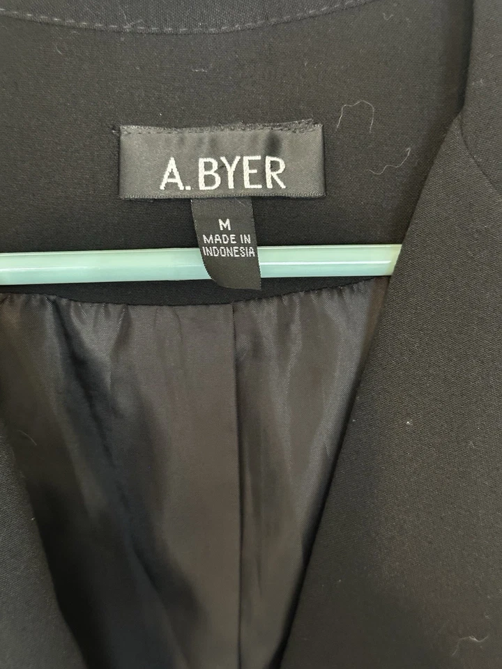 A. Byer Women's Elegant Black Blazer Size Medium NWOT Foto 4 de 4