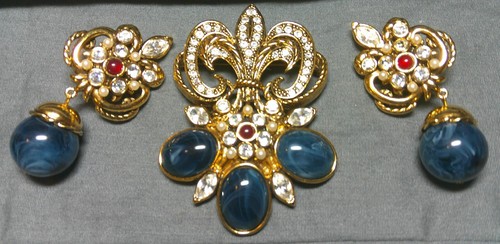 Signierte Barrera für Avon Vintage Fleur de Lis goldfarben/Strass Brosche Anhänger - Bild 1 von 11