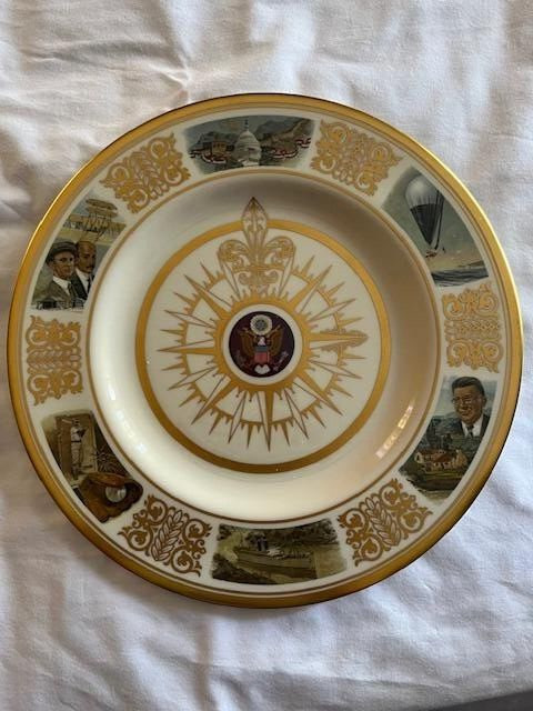 The First US Commemorative Plate, 1978 with Authenticity Documents 