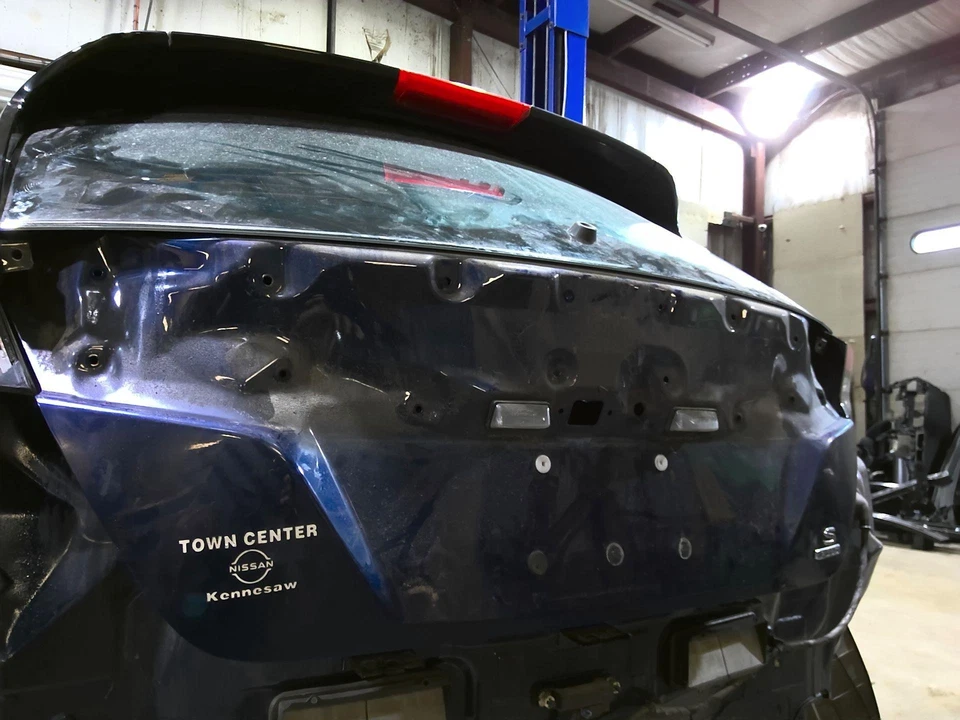 Se adapta a la tapa del maletero del portón trasero Nissan LEAF 18-23 con cámara de visión trasera azul = RAYO OEM Foto 3 de 4